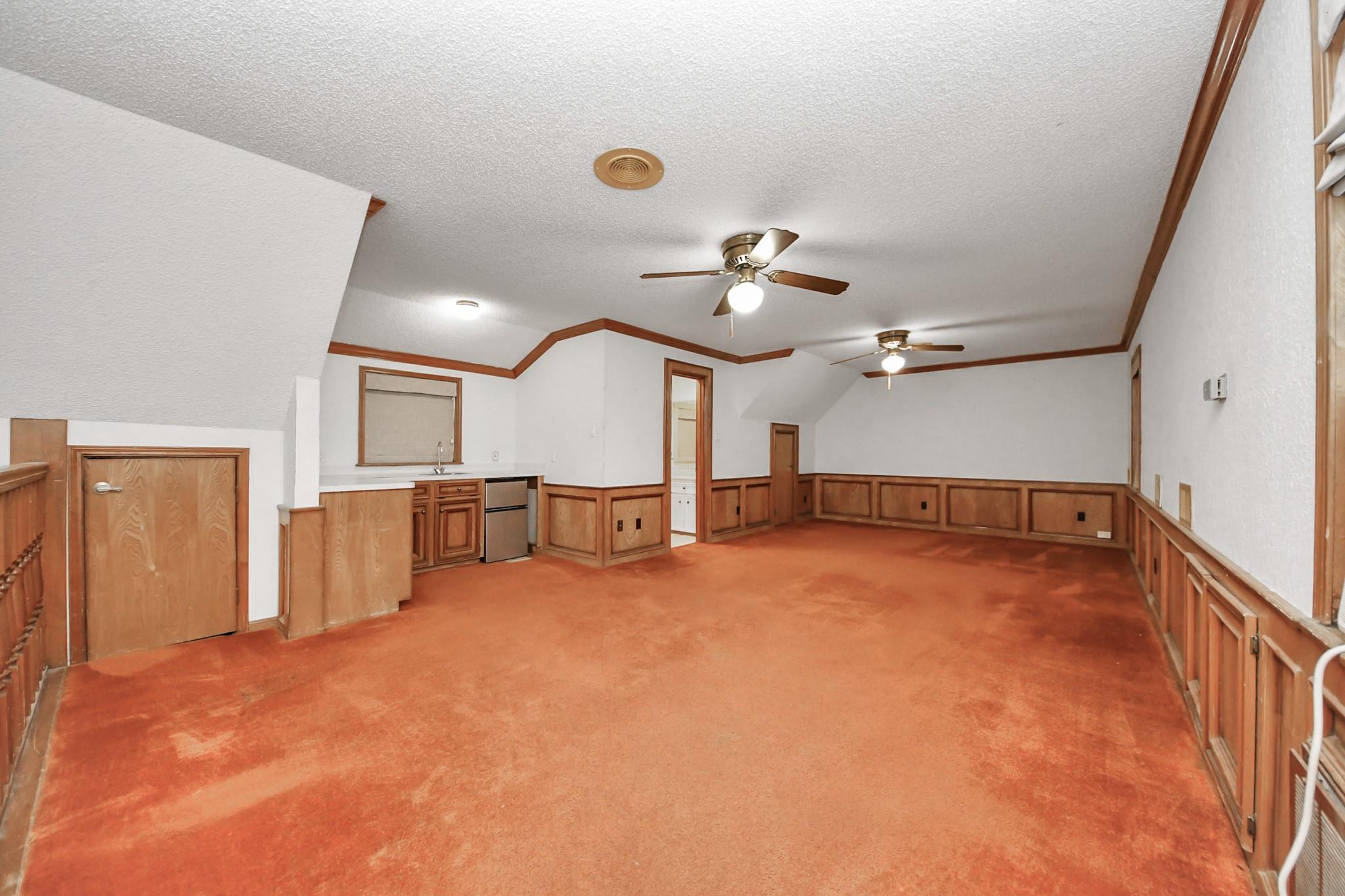 1207 W Edgewood Drive