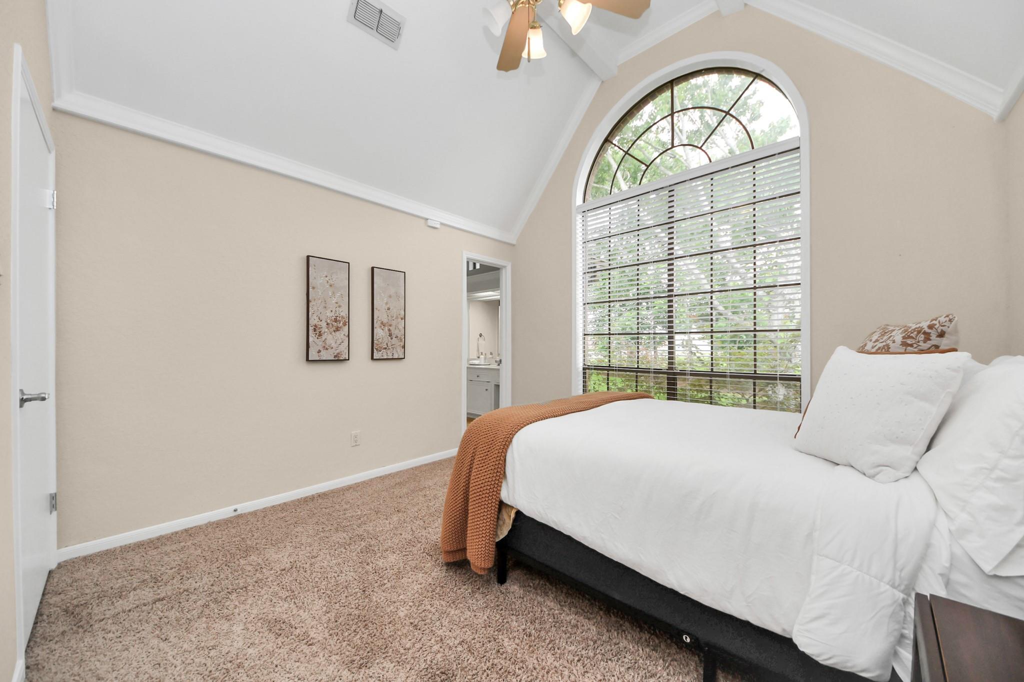 1207 W Edgewood Drive