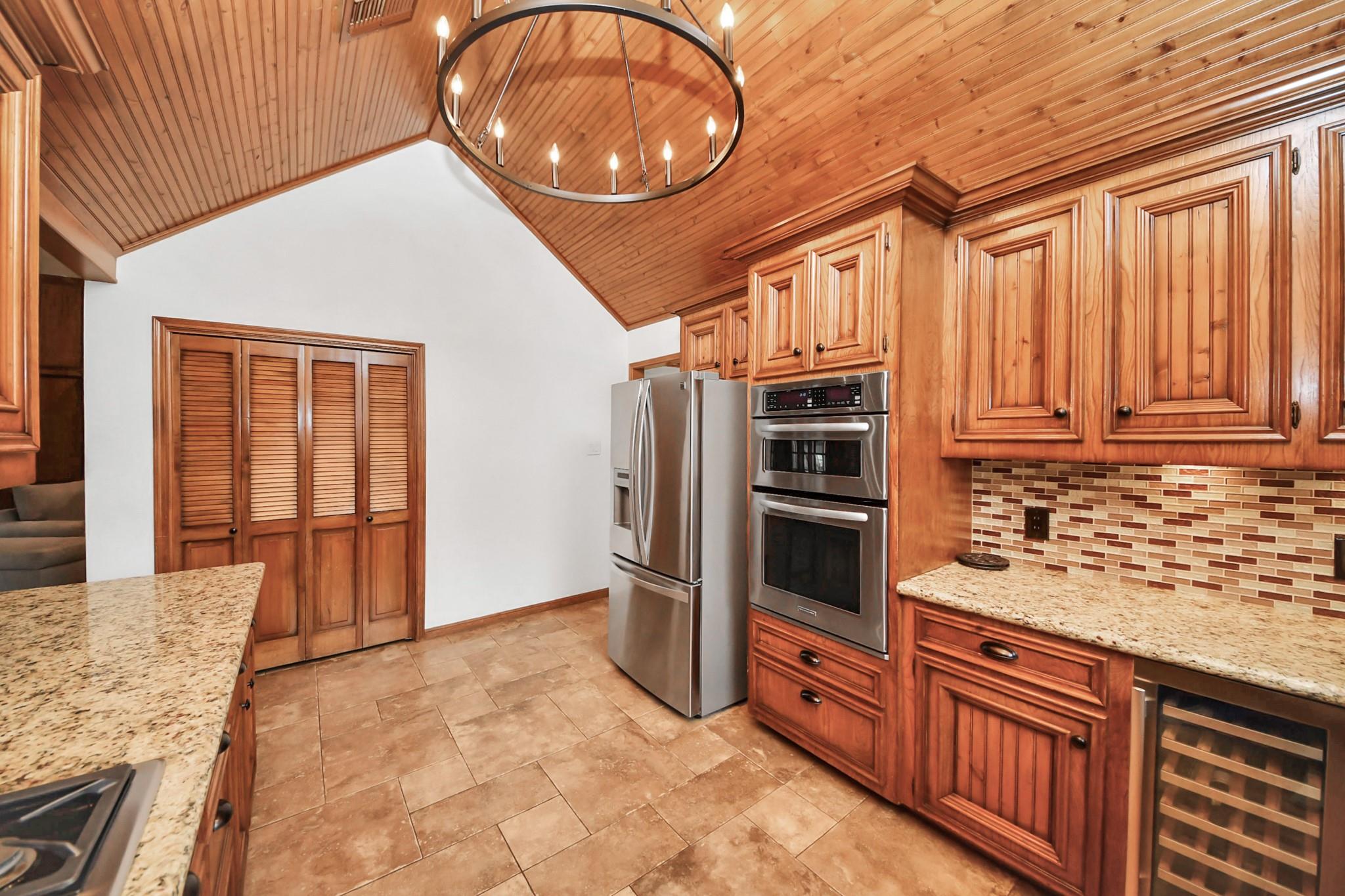 1207 W Edgewood Drive