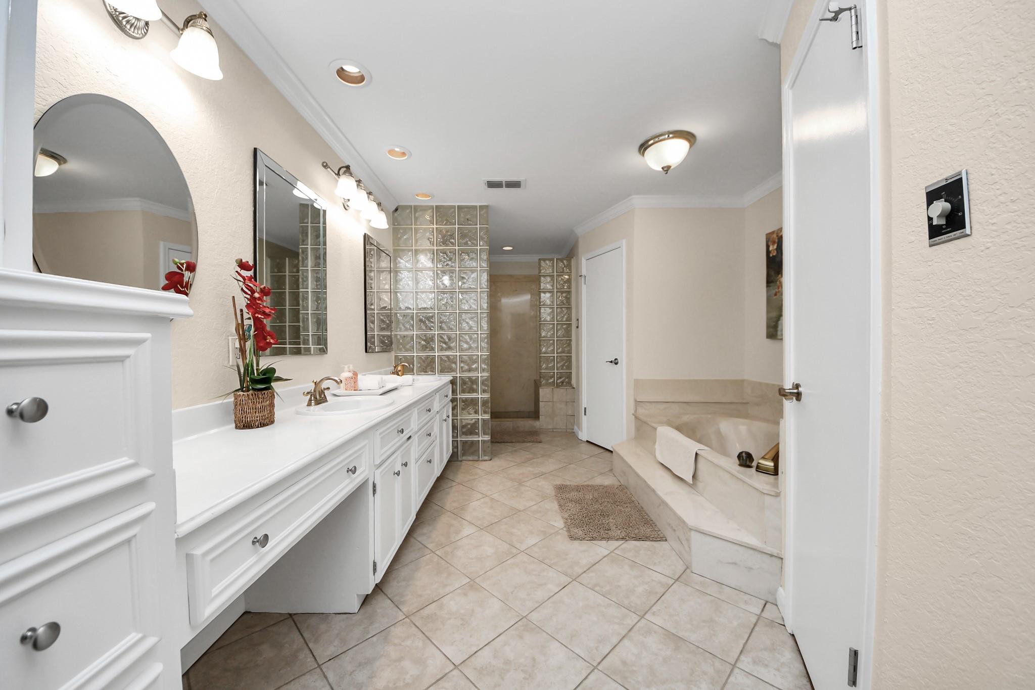 1207 W Edgewood Drive