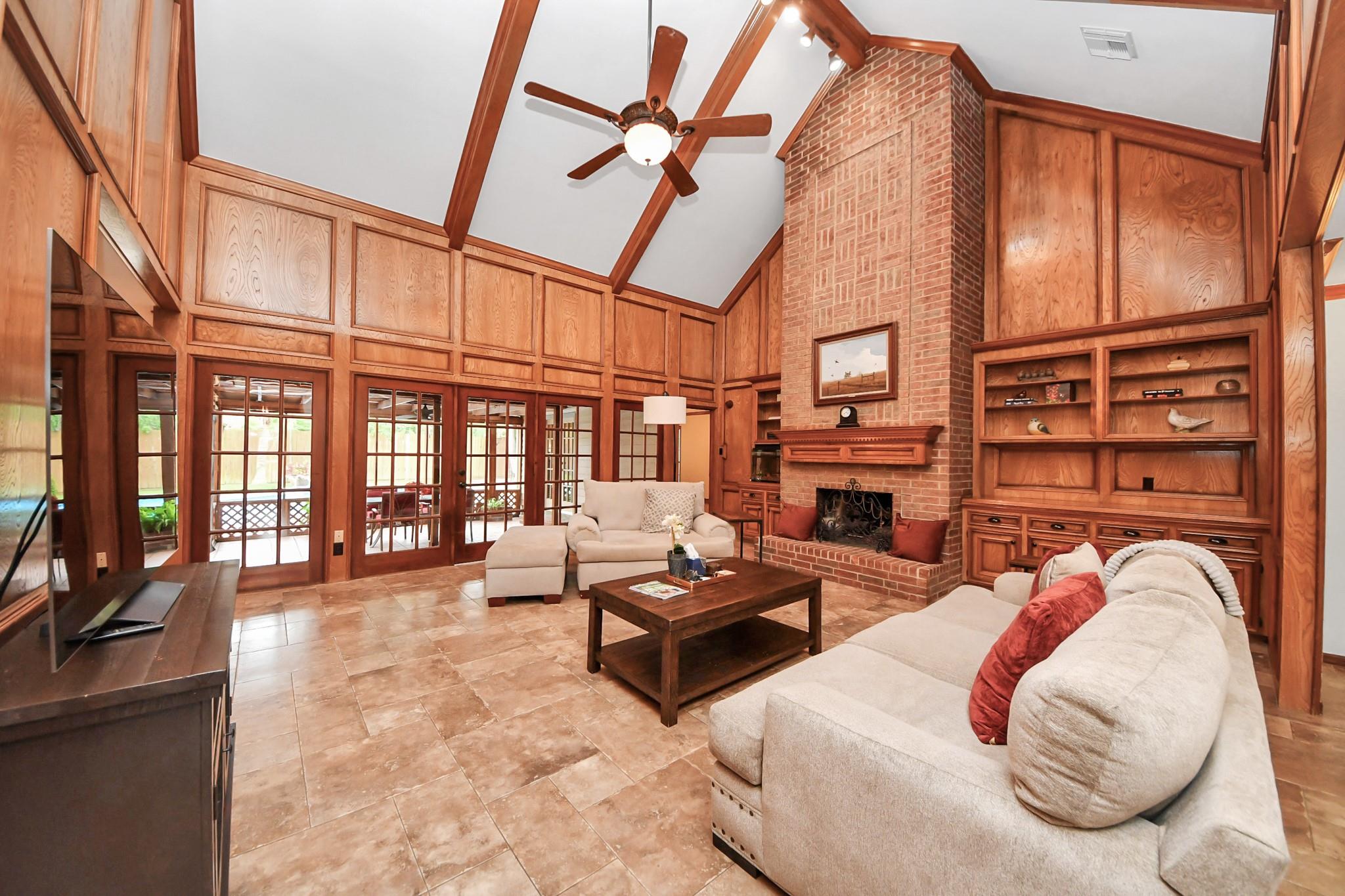 1207 W Edgewood Drive