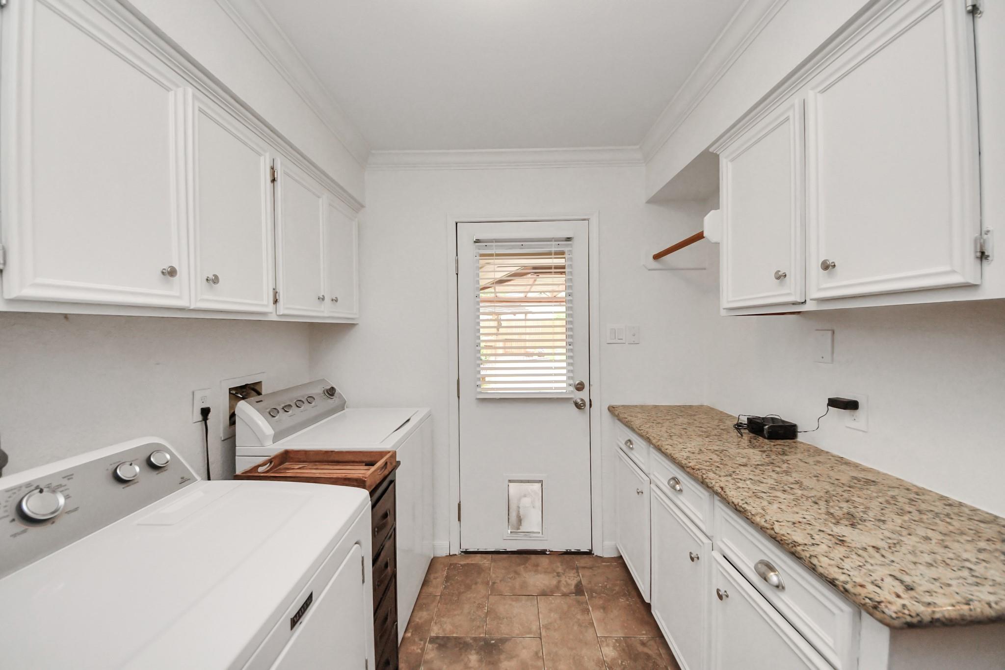 1207 W Edgewood Drive