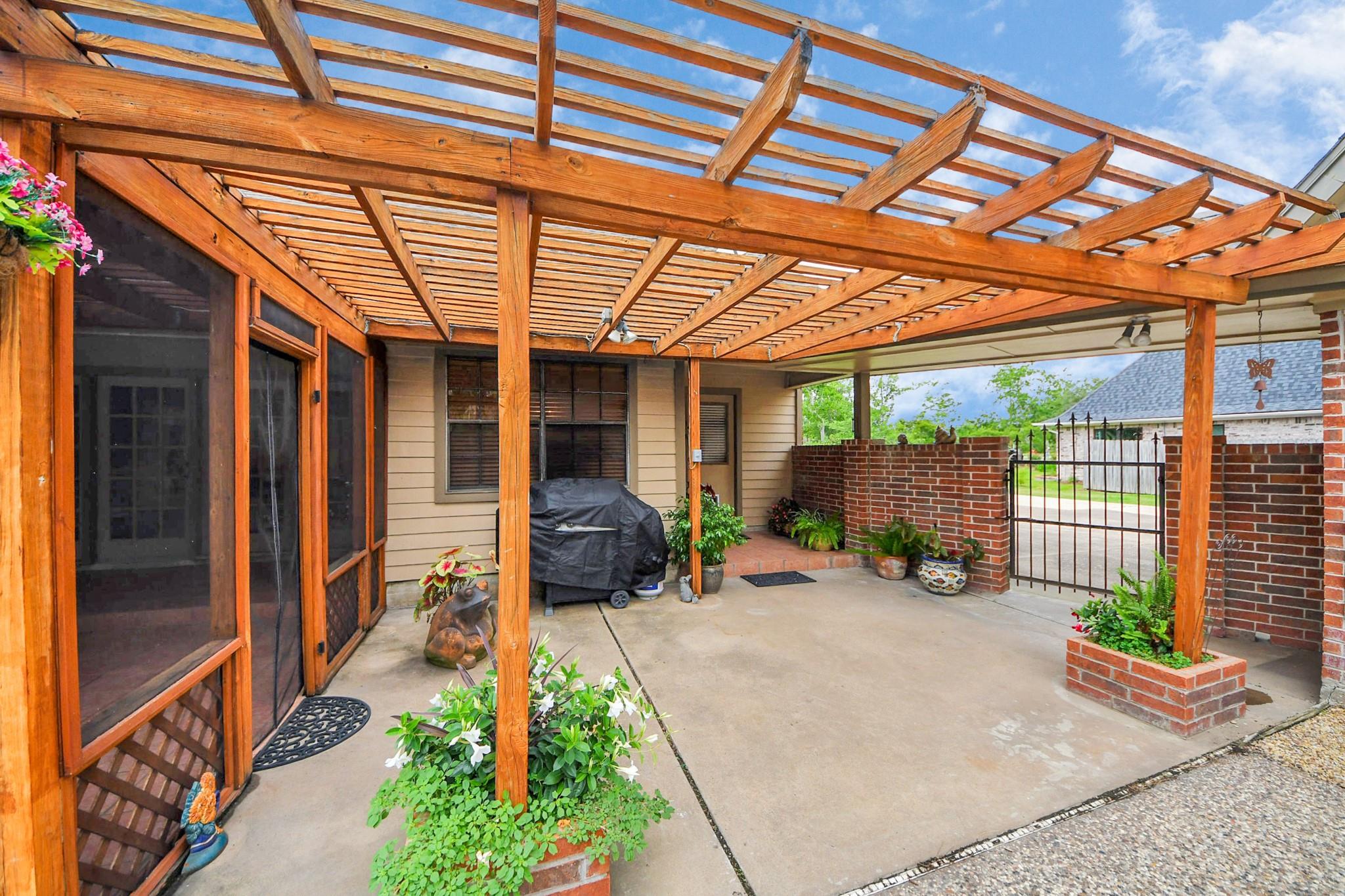 1207 W Edgewood Drive