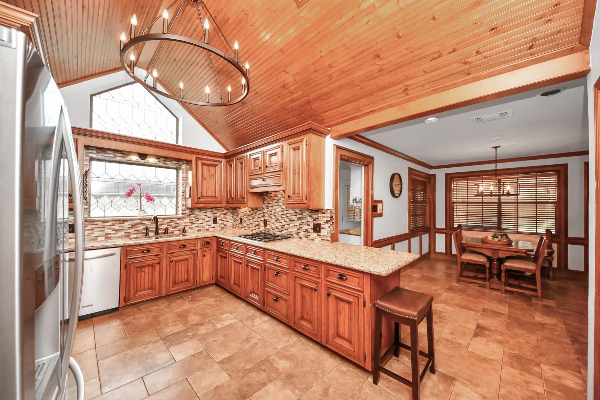 1207 W Edgewood Drive