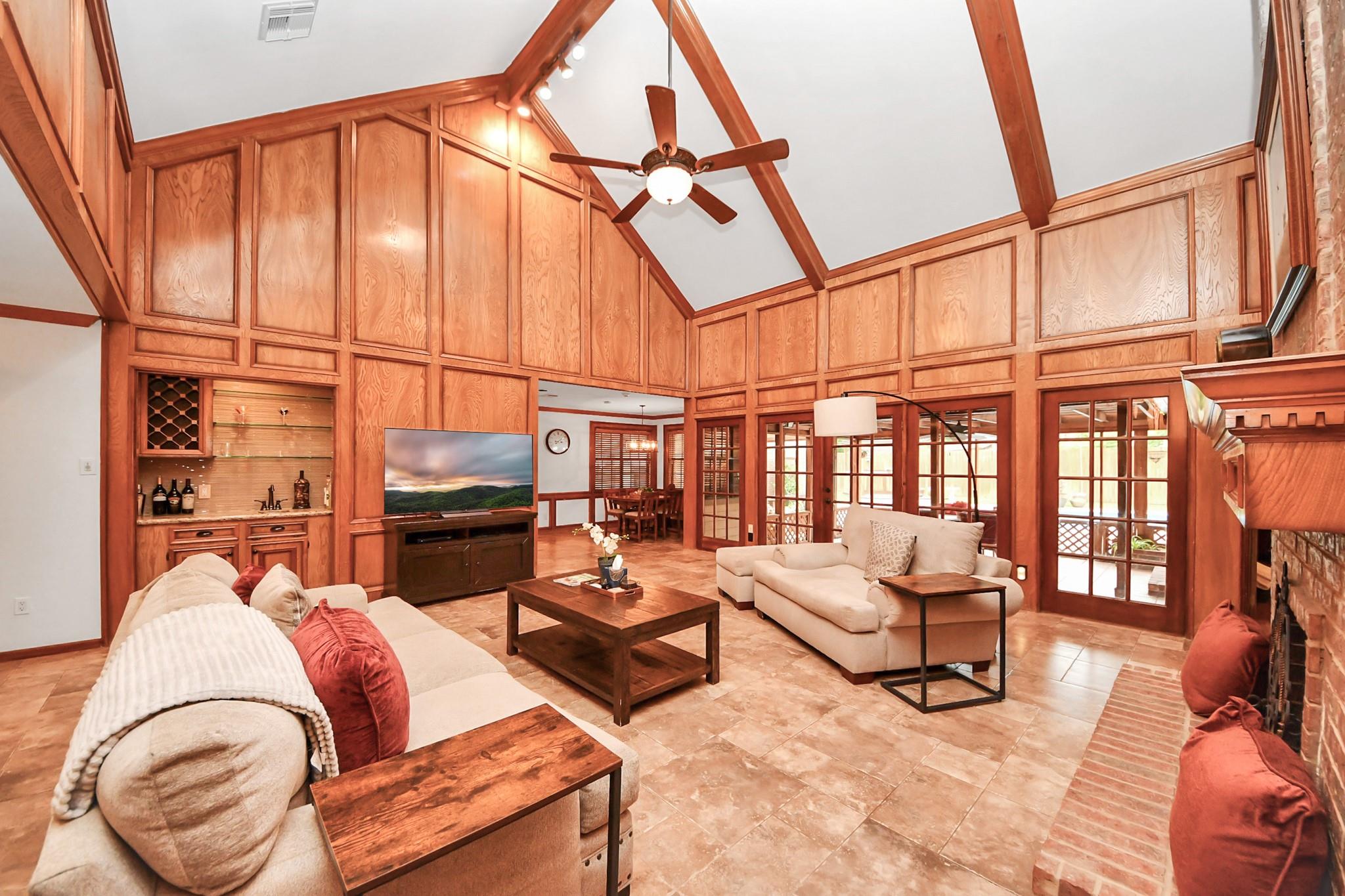 1207 W Edgewood Drive
