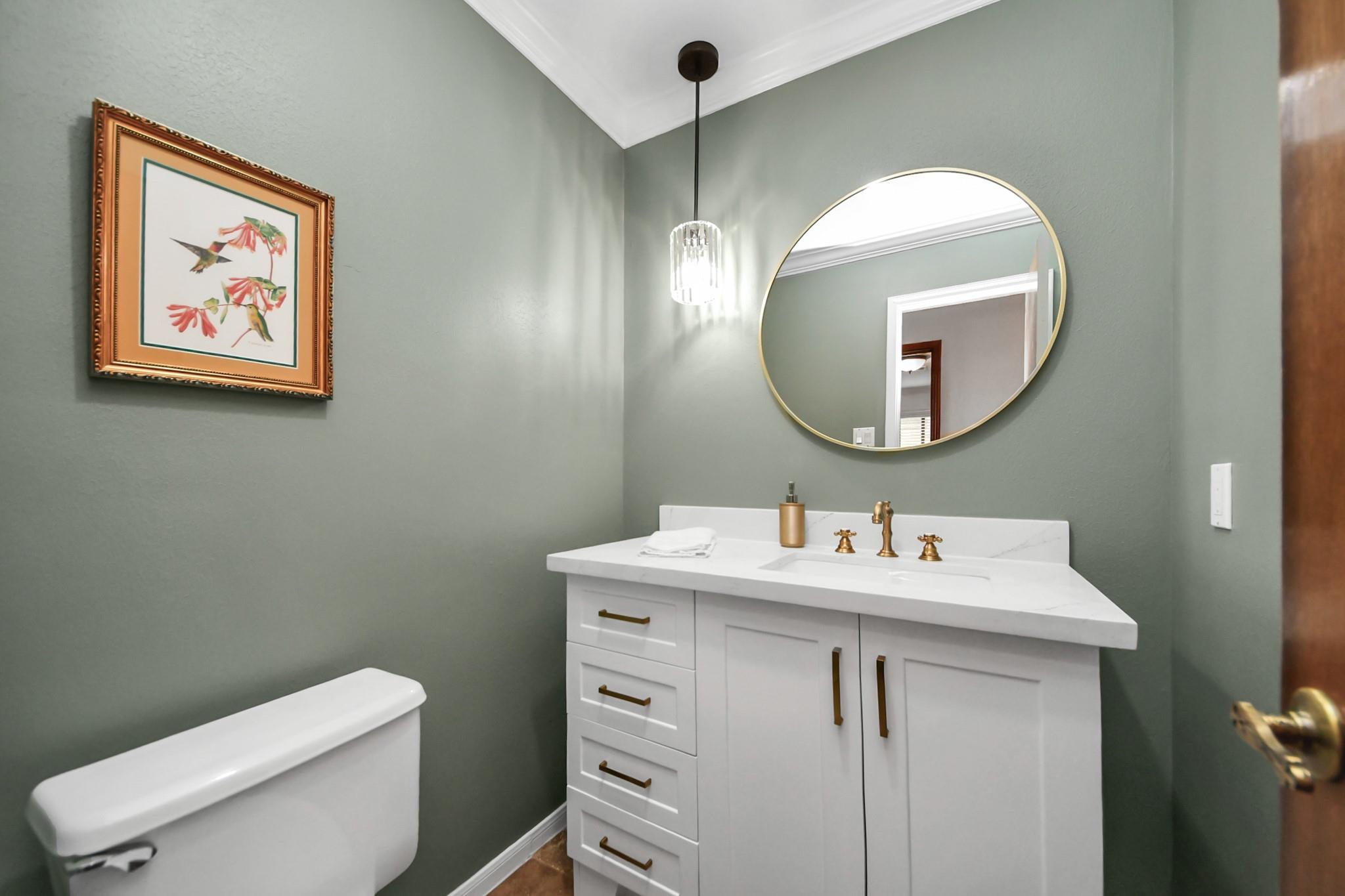 1207 W Edgewood Drive