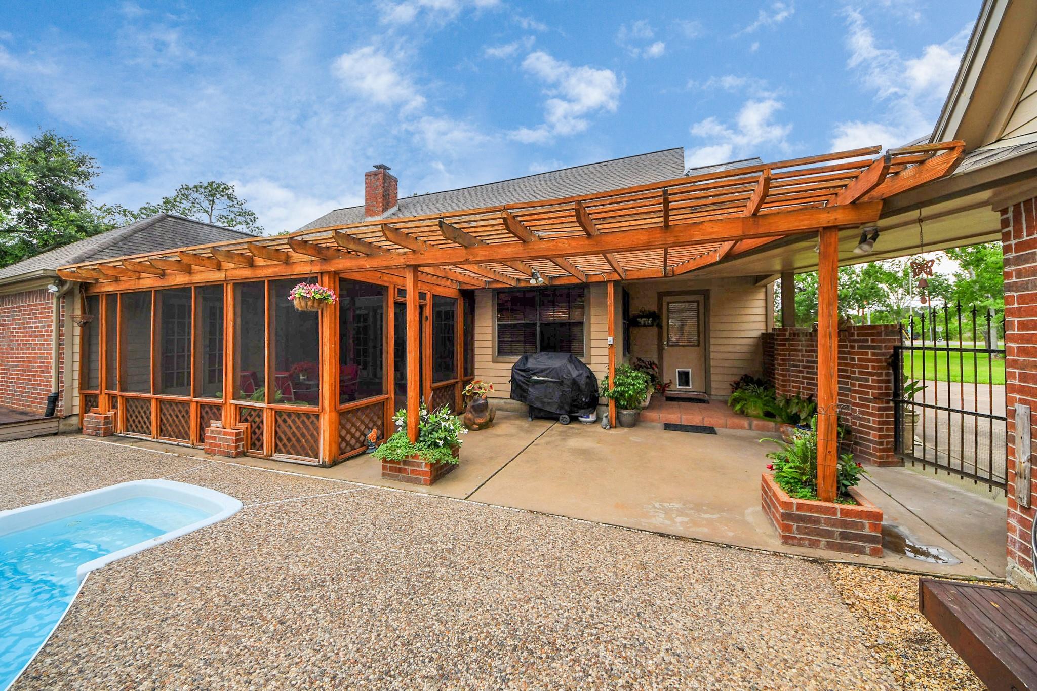 1207 W Edgewood Drive