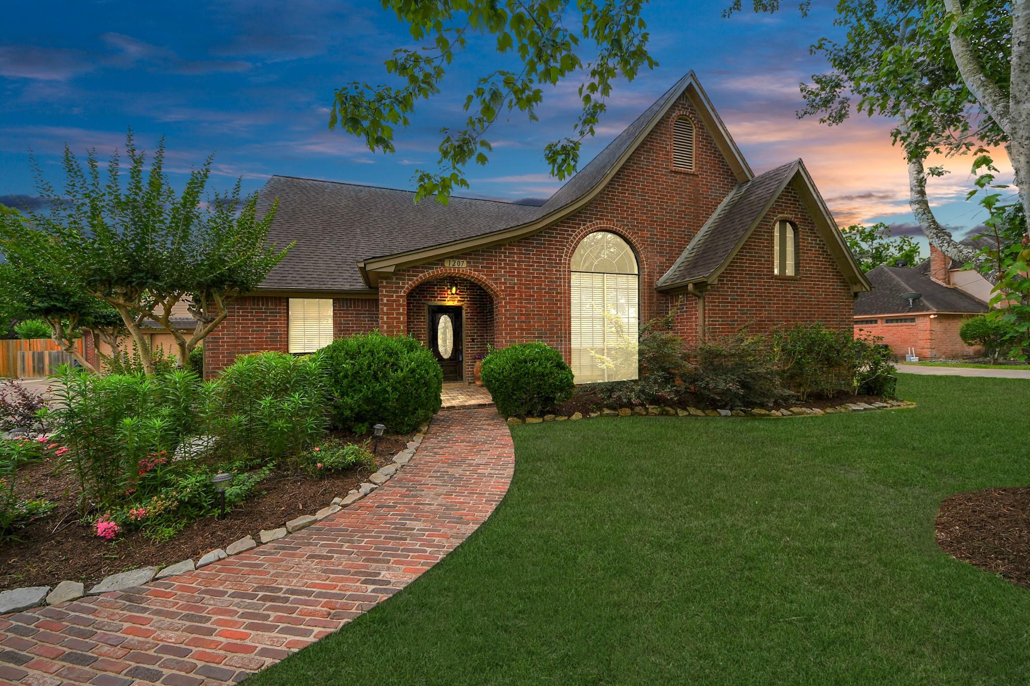 1207 W Edgewood Drive