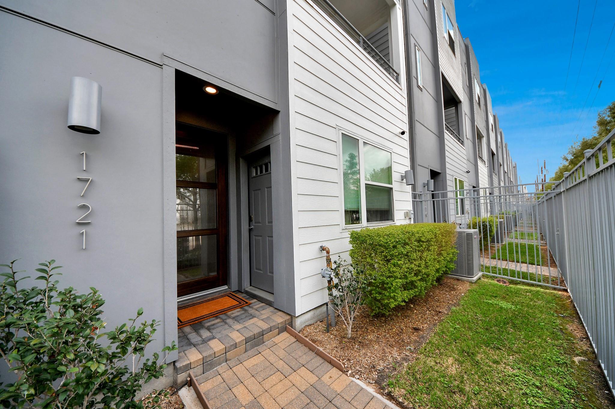 1721 Eado Point Lane