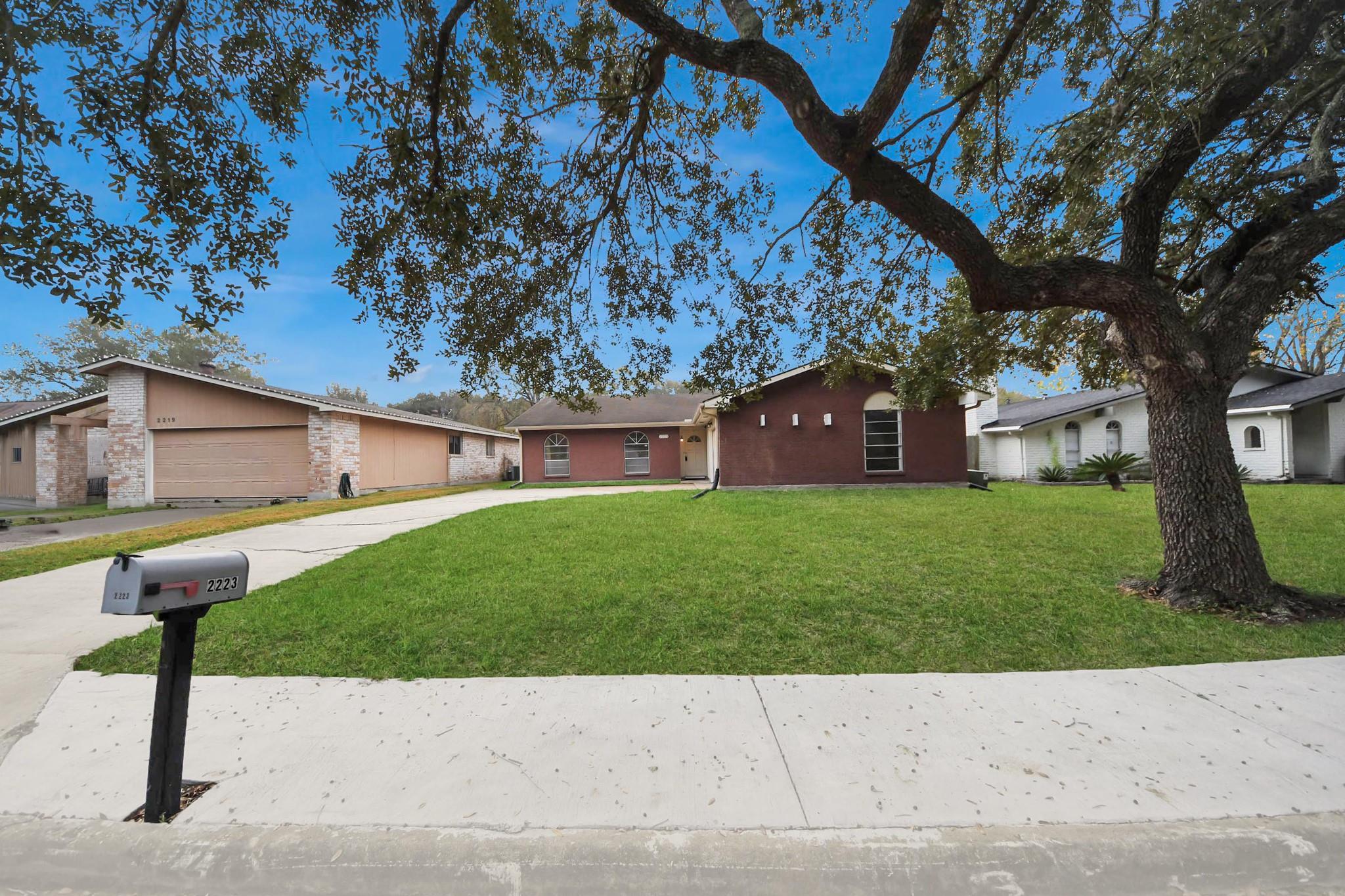 2223 Fairgreen Drive