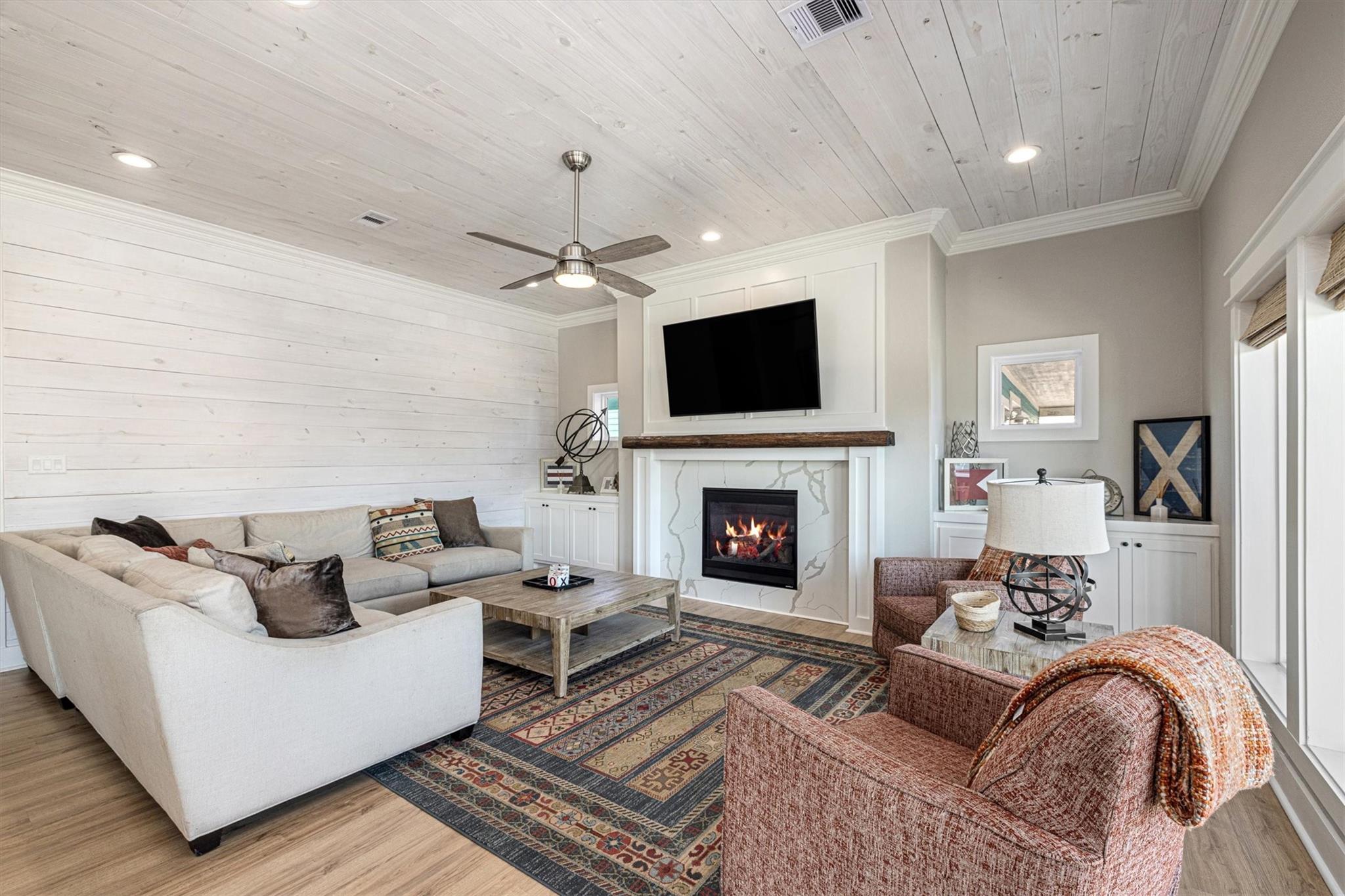 2629 Whitecap