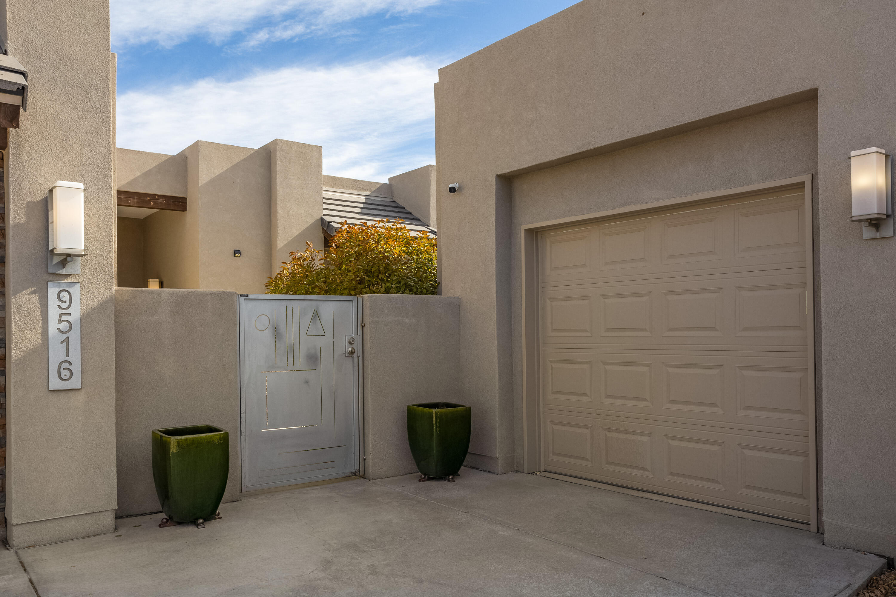 9516 RIDGE VISTA NE