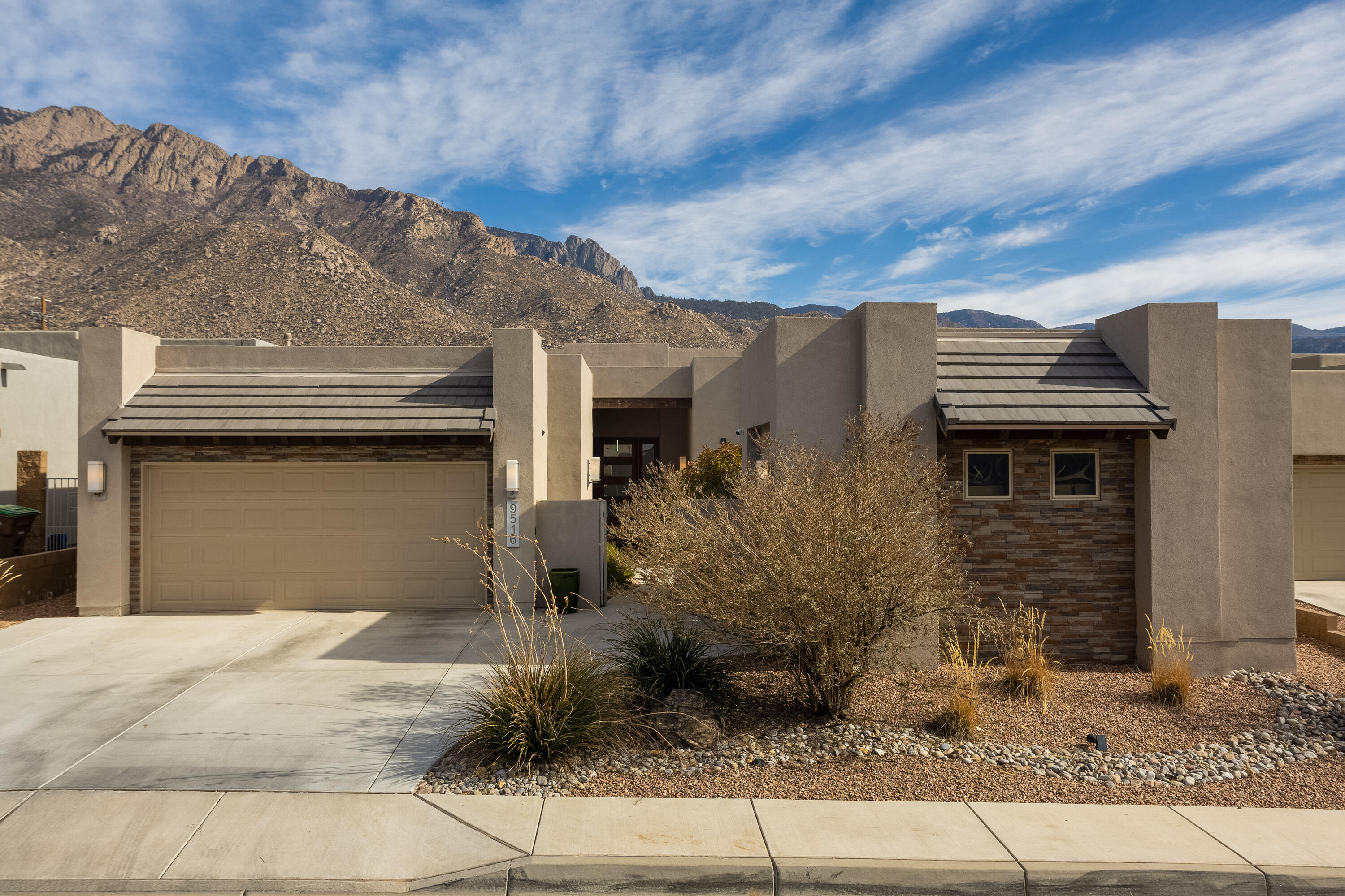 9516 RIDGE VISTA NE