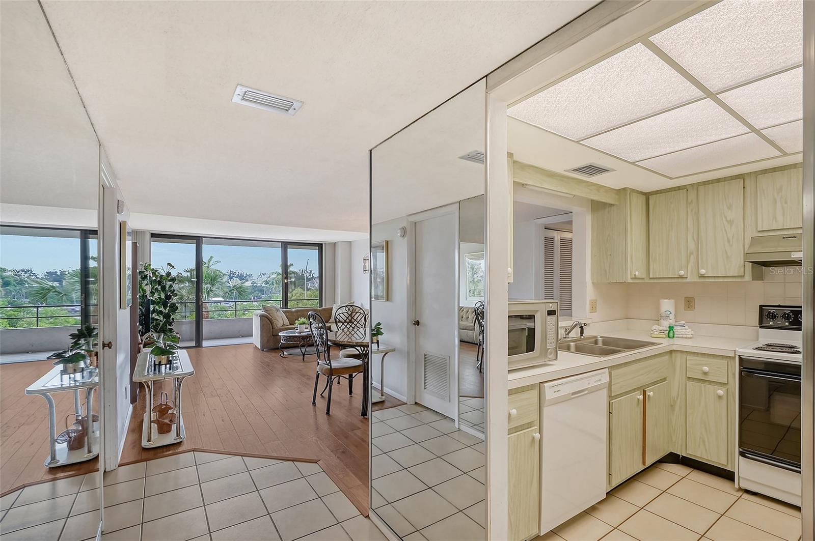 6415 MIDNIGHT PASS RD #307