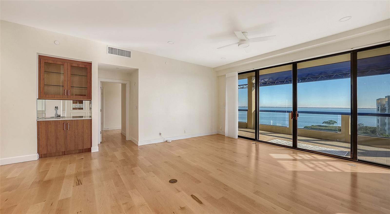 2110 HARBOURSIDE DR #558