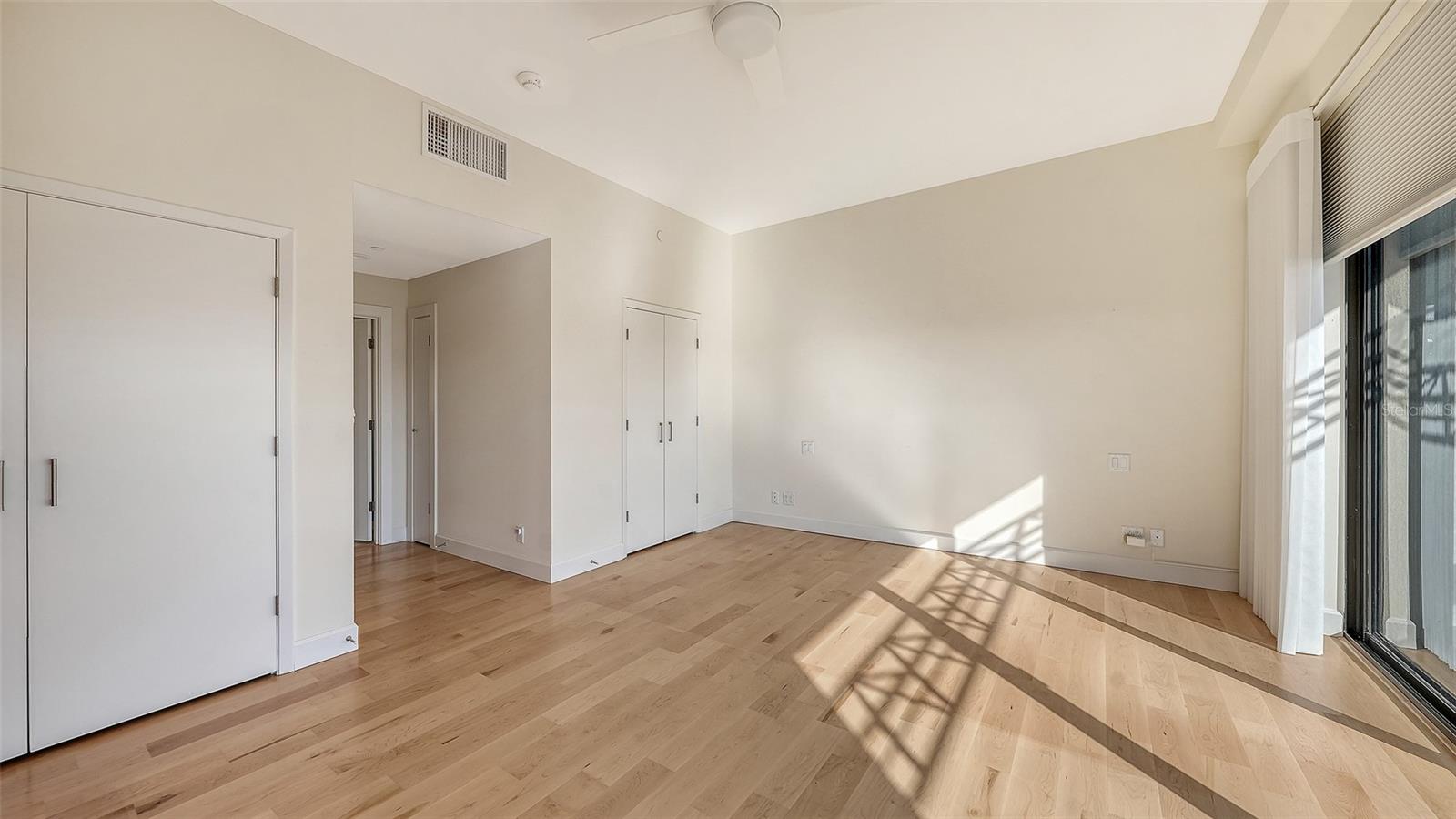 2110 HARBOURSIDE DR #558