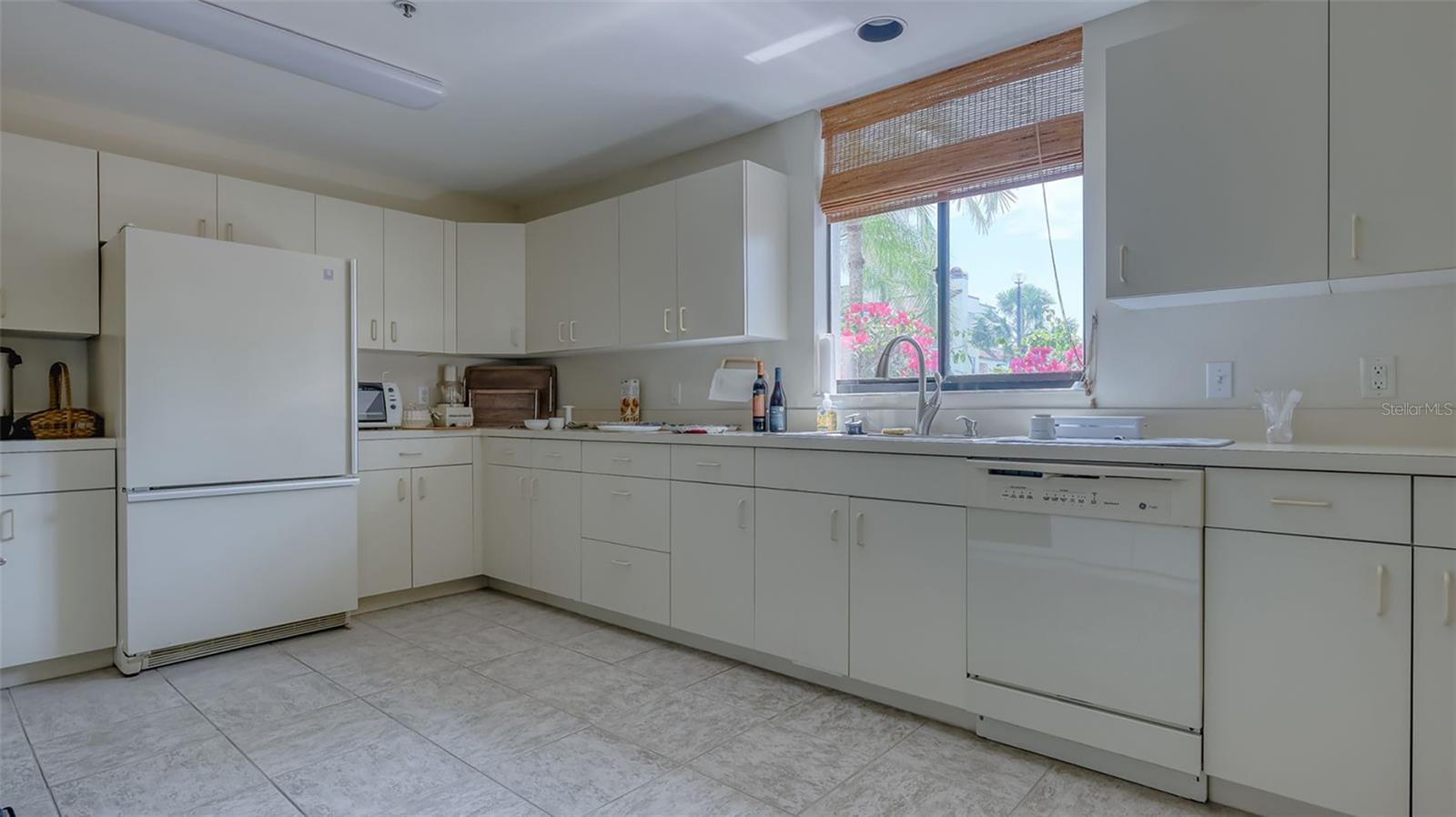 2110 HARBOURSIDE DR #558