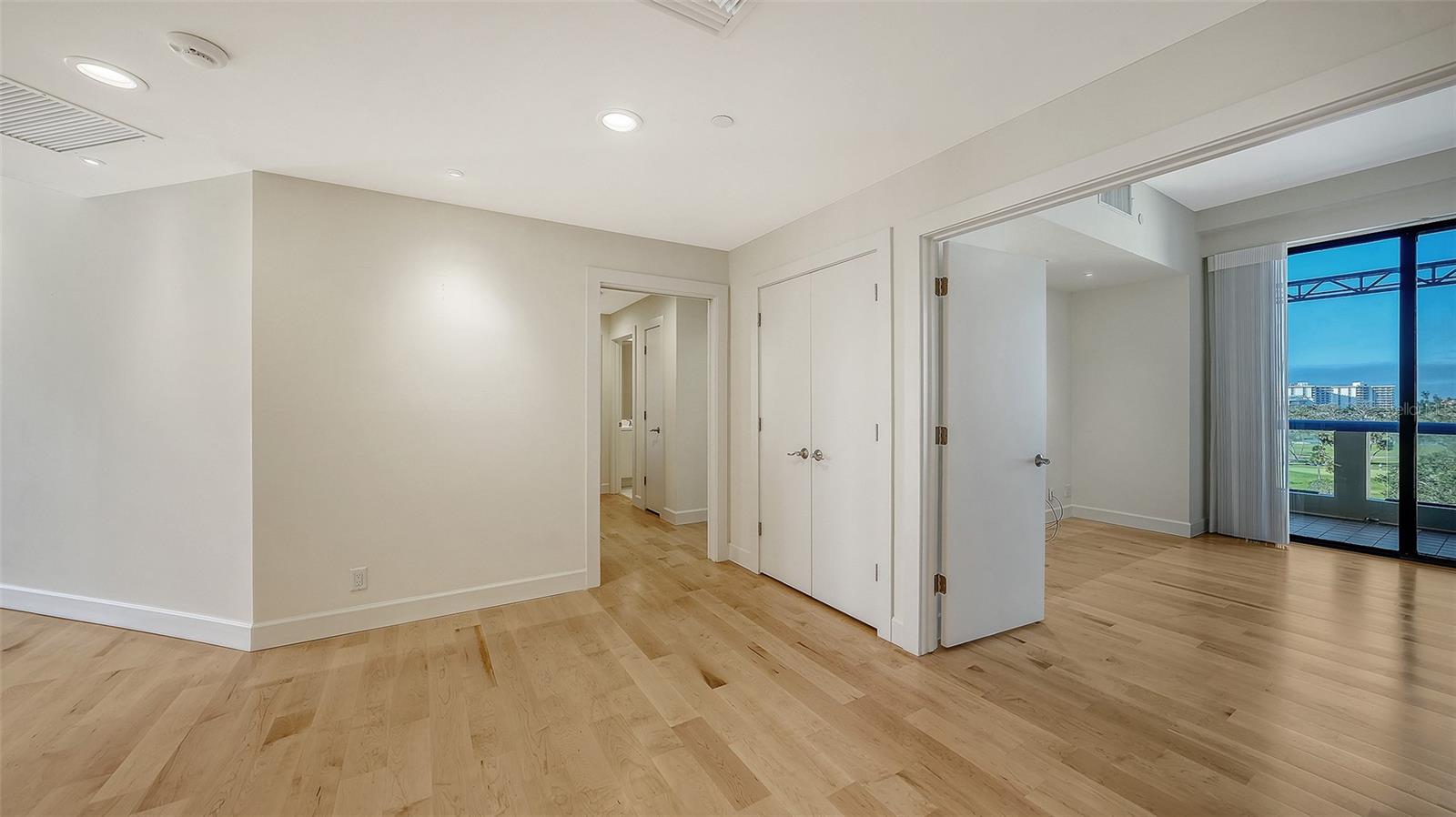 2110 HARBOURSIDE DR #558