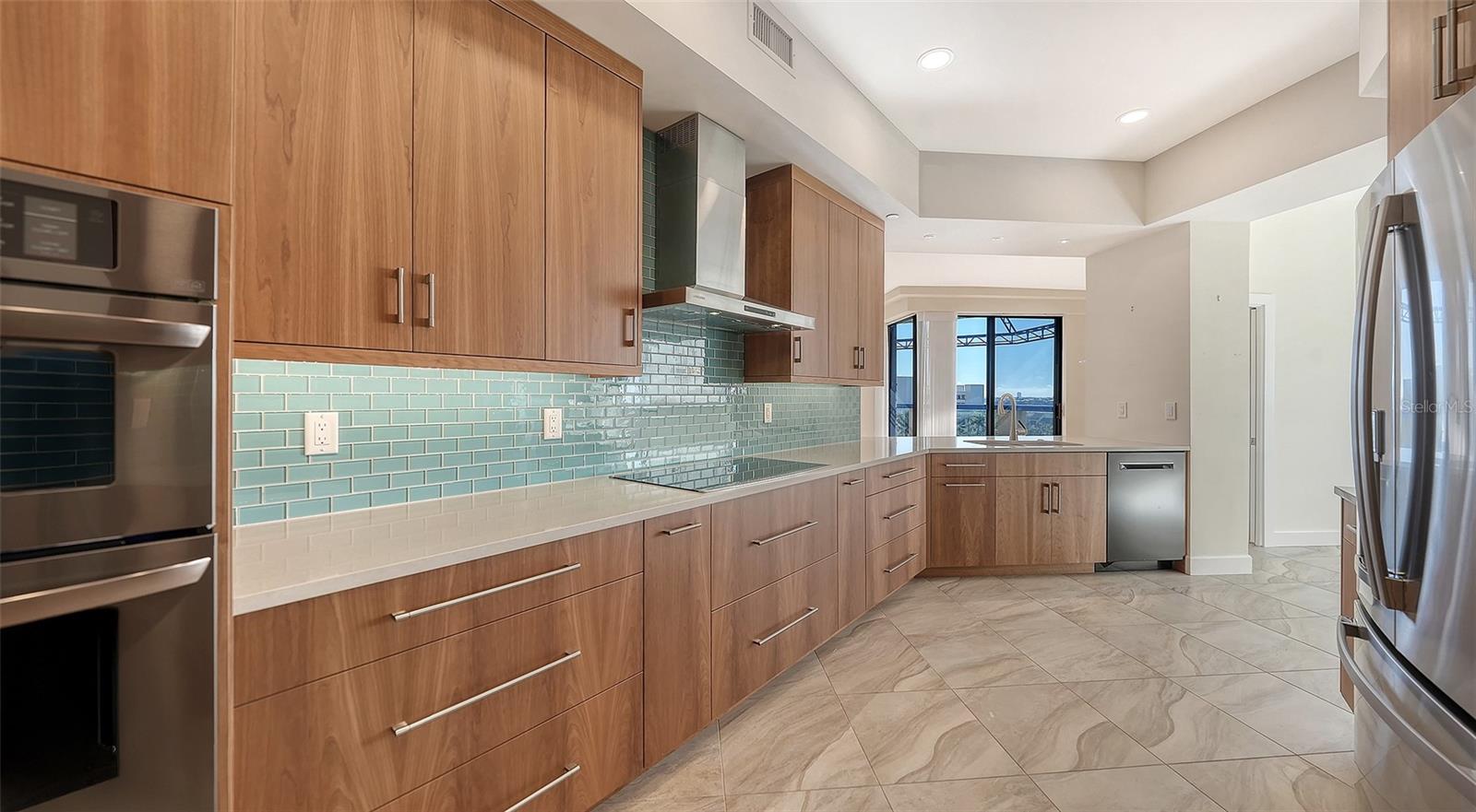 2110 HARBOURSIDE DR #558