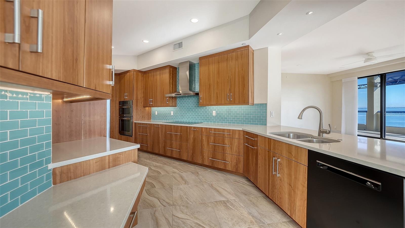 2110 HARBOURSIDE DR #558
