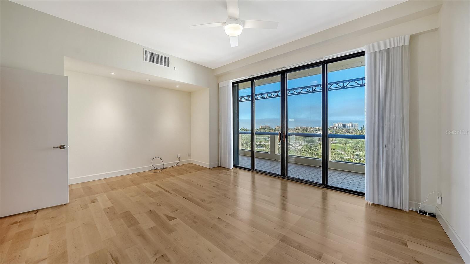 2110 HARBOURSIDE DR #558