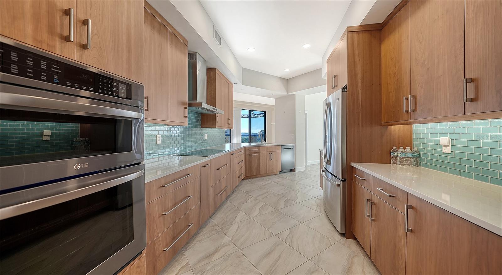 2110 HARBOURSIDE DR #558