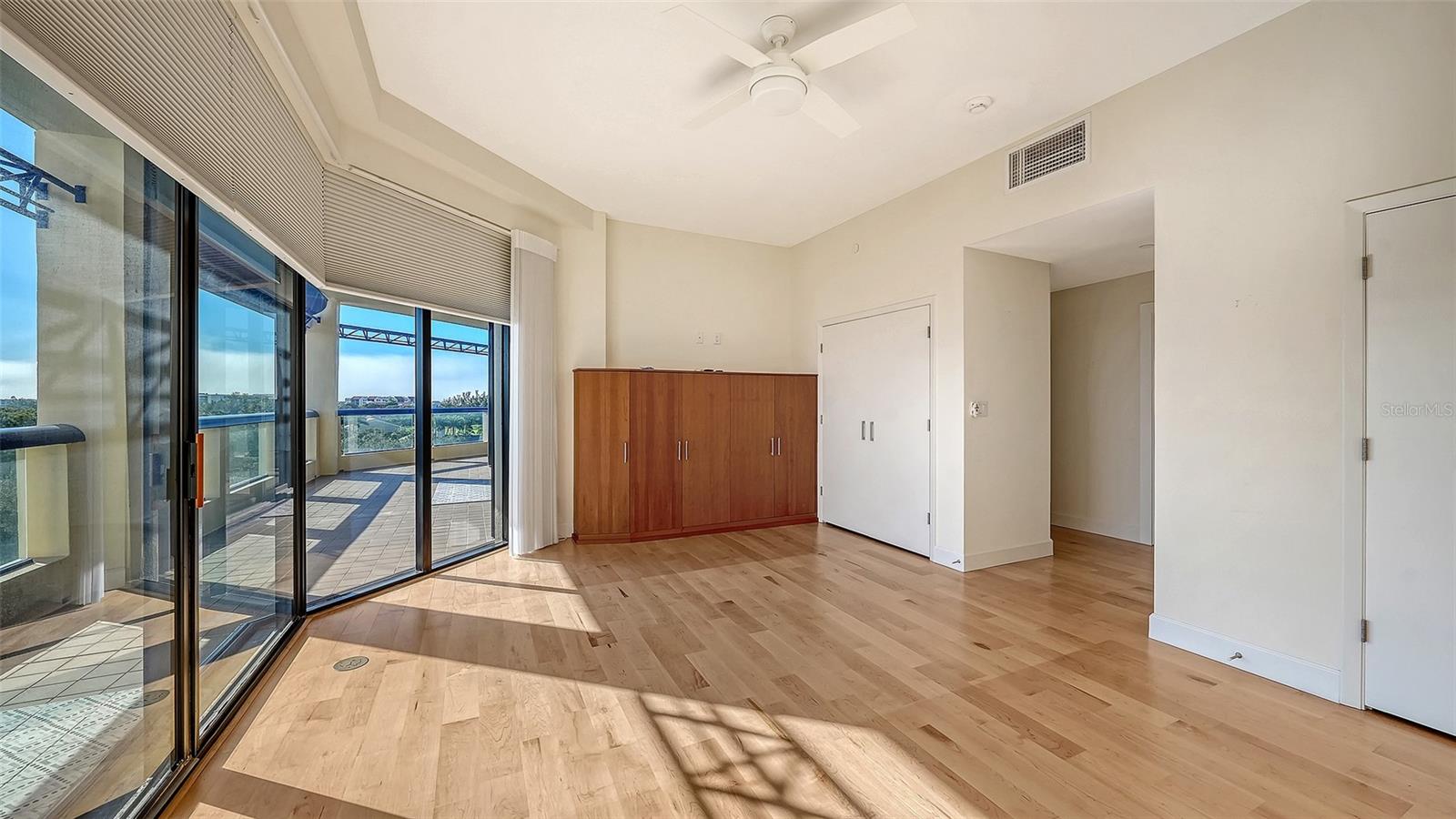 2110 HARBOURSIDE DR #558