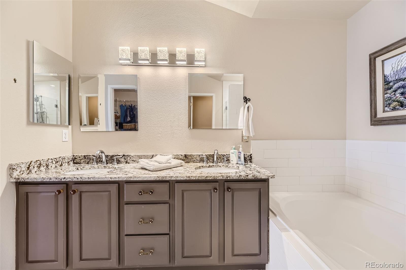 4051 E Geddes Circle