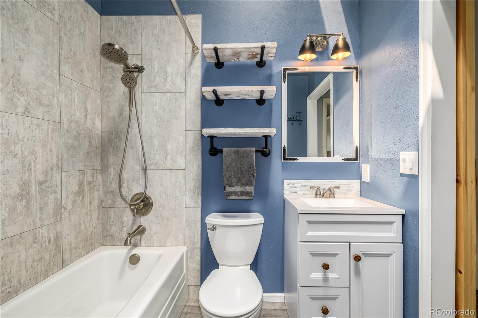 8808 W Plymouth Avenue