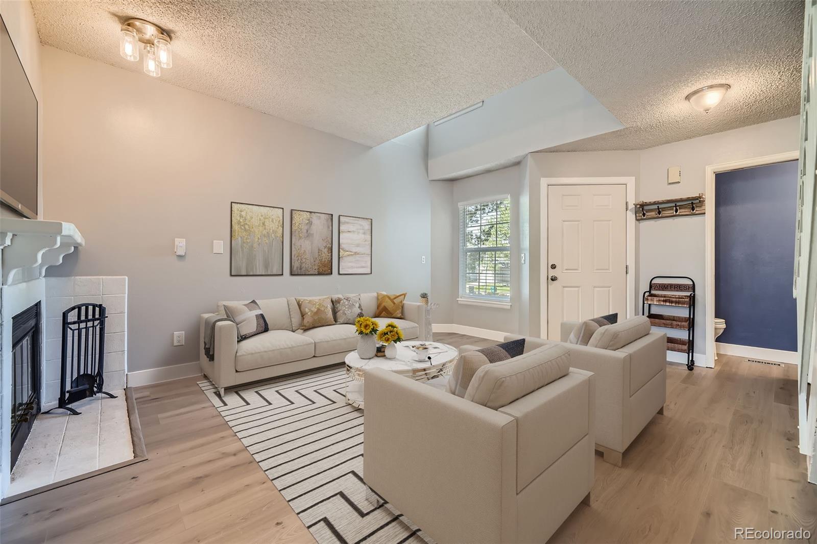 8808 W Plymouth Avenue