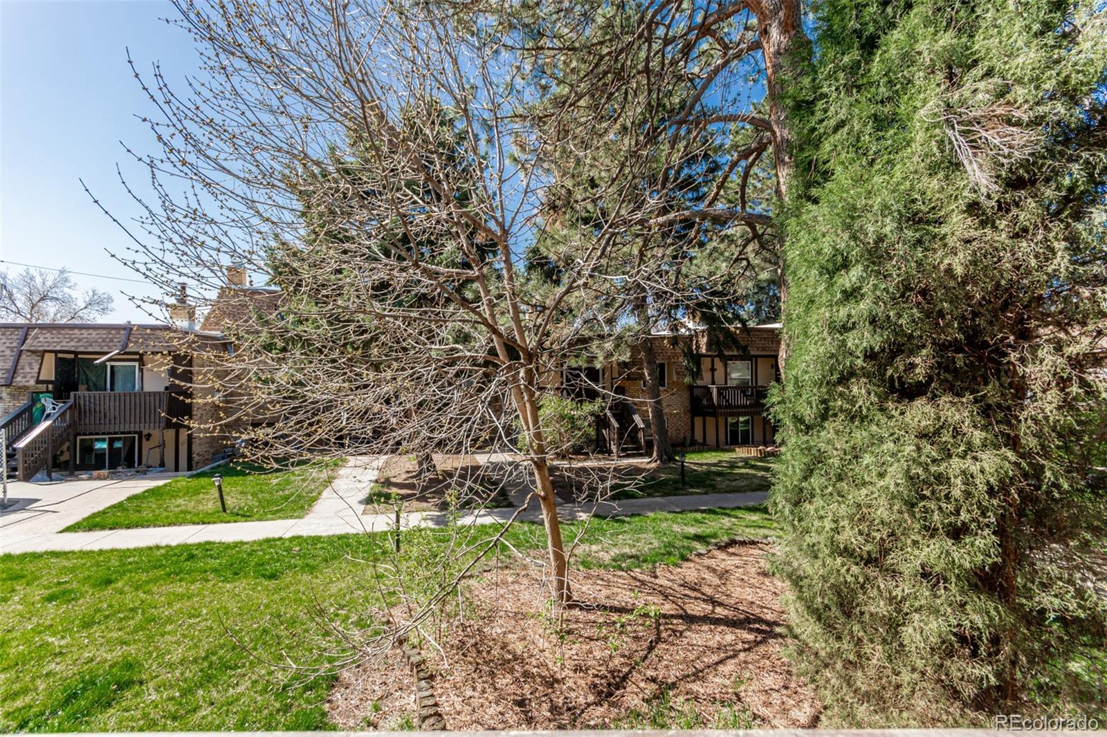 1390 Everett Court Unit: 220