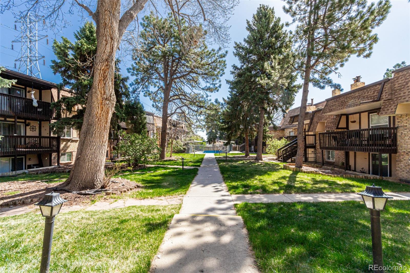 1390 Everett Court Unit: 220