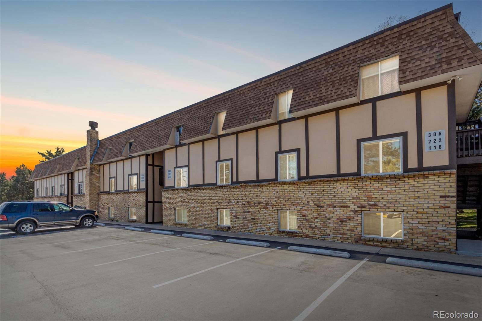 1390 Everett Court Unit: 220