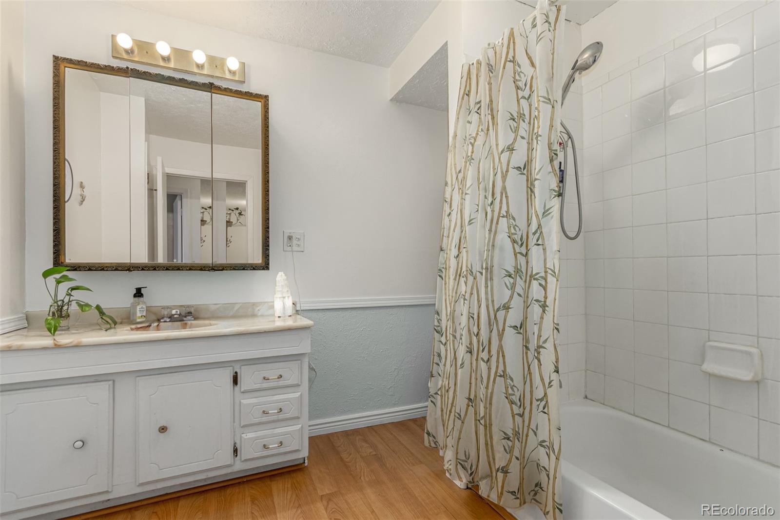 1390 Everett Court Unit: 220