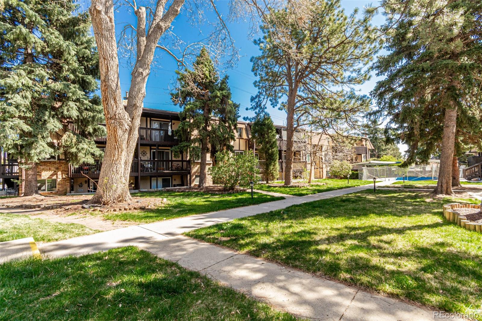 1390 Everett Court Unit: 220