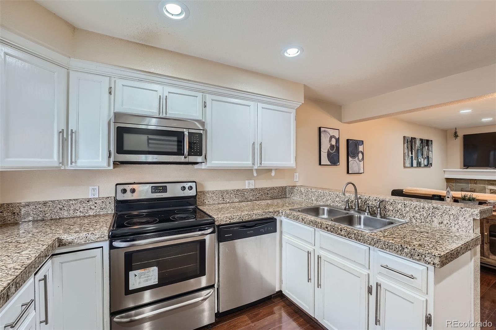 2004 S Helena Street Unit: H