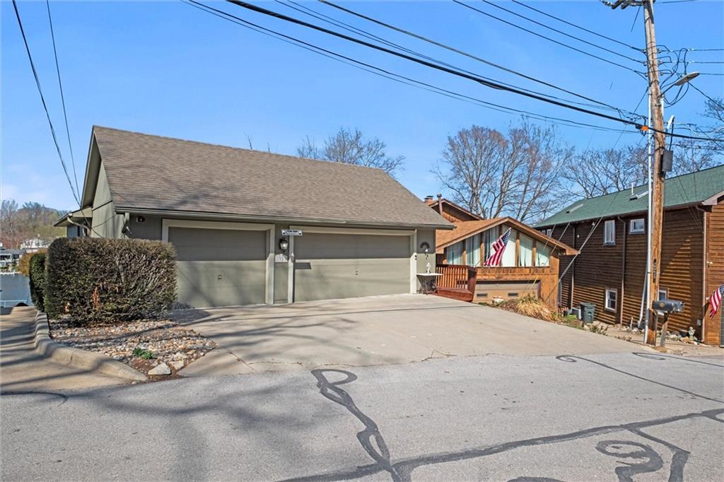 32 BEACH Drive