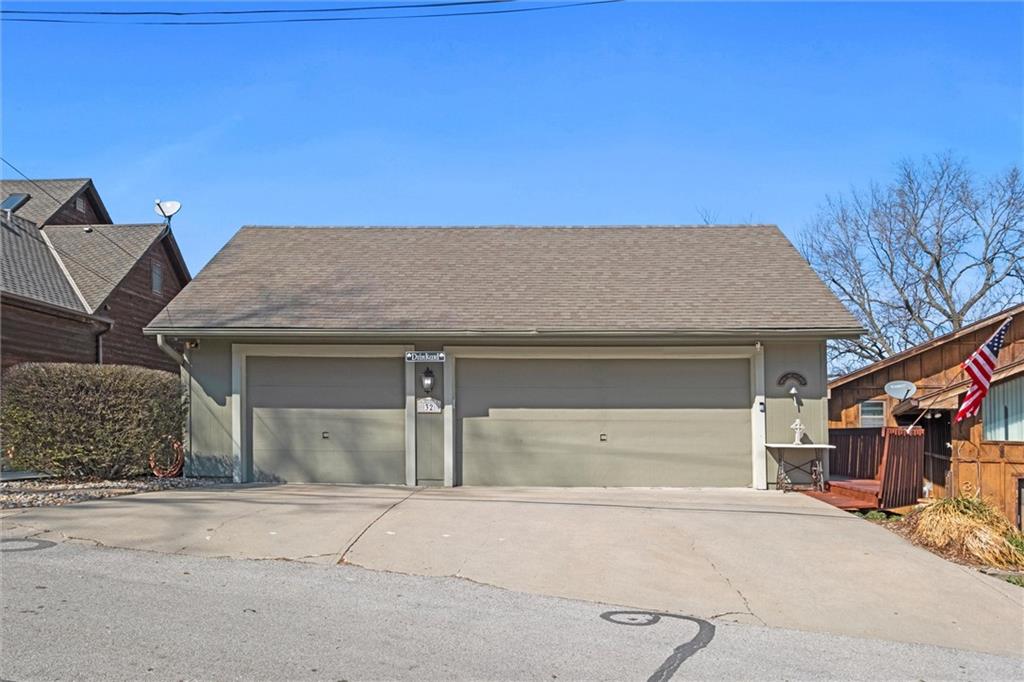 32 BEACH Drive