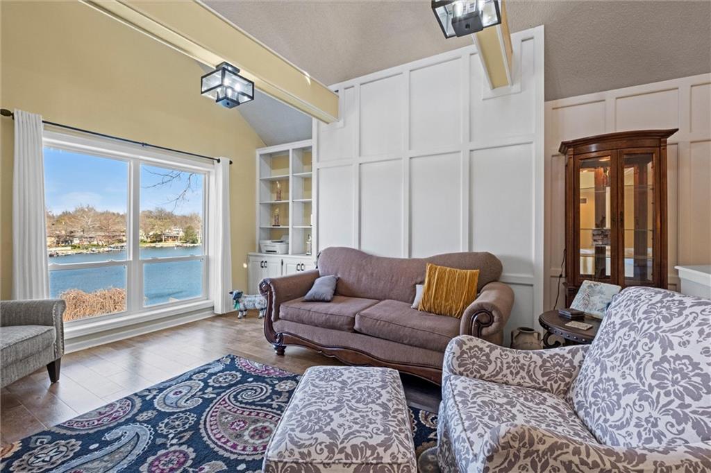 32 BEACH Drive