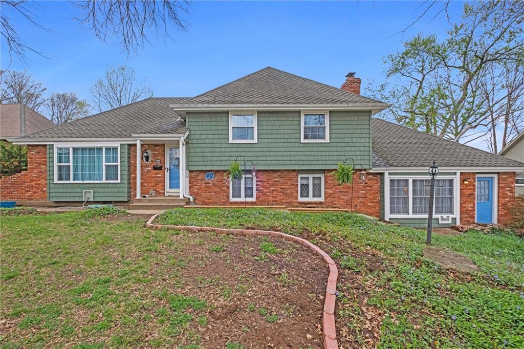 402 SW White Ridge Drive