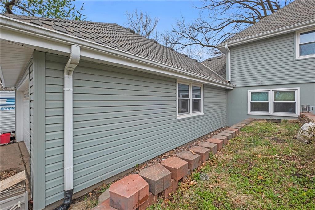 402 SW White Ridge Drive