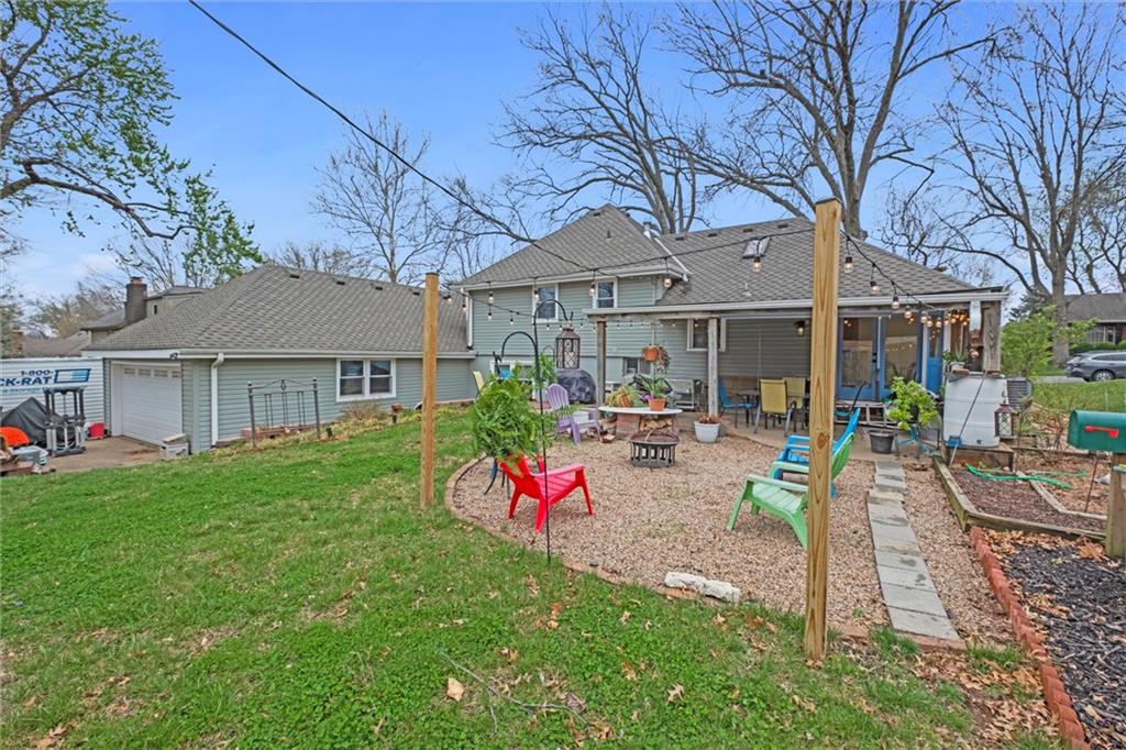402 SW White Ridge Drive