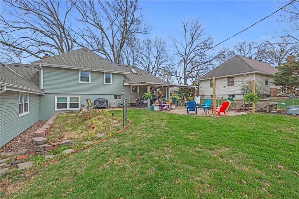 402 SW White Ridge Drive