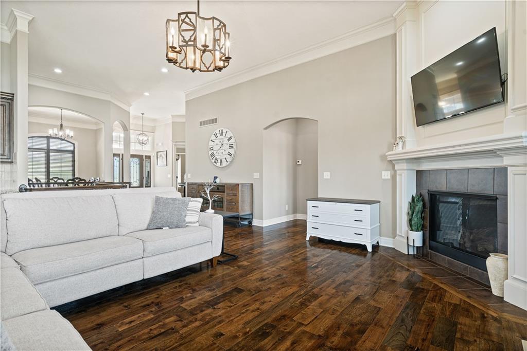 1202 Lakecrest Circle