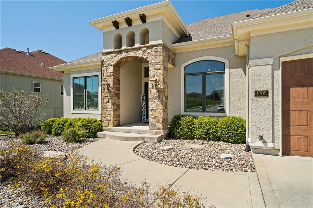 1202 Lakecrest Circle