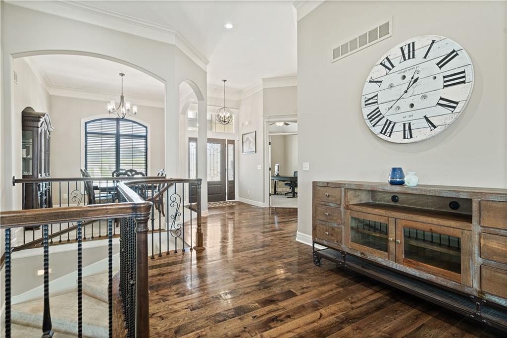 1202 Lakecrest Circle