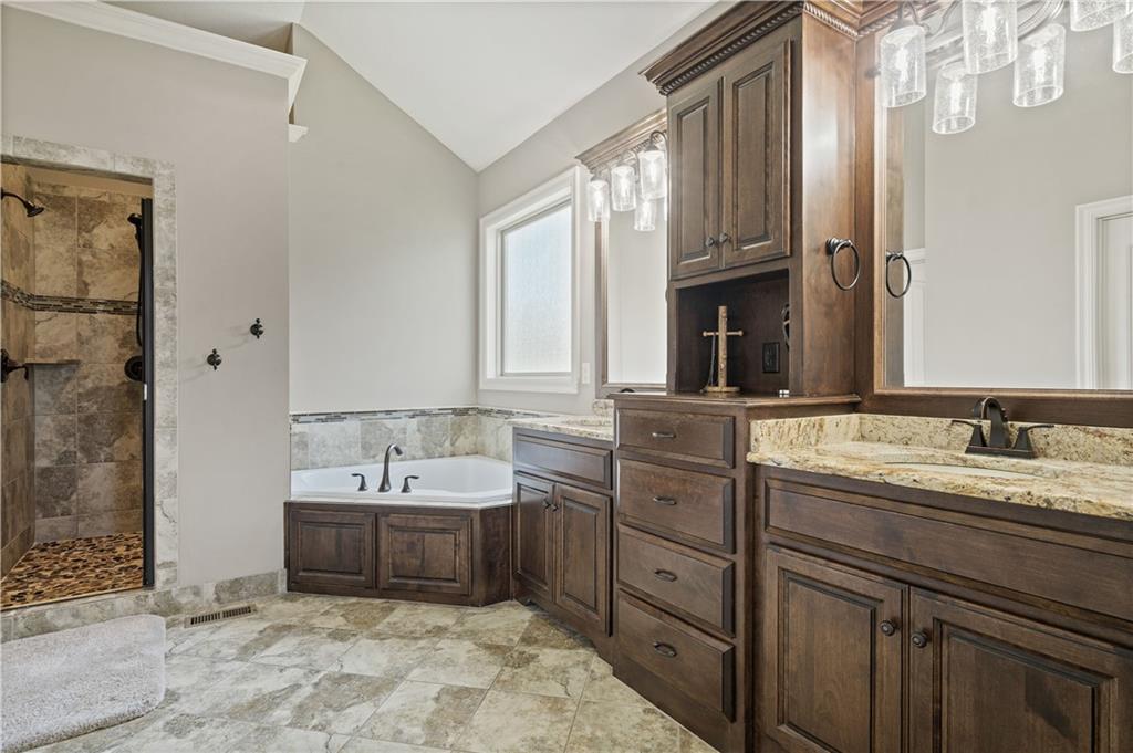 1202 Lakecrest Circle