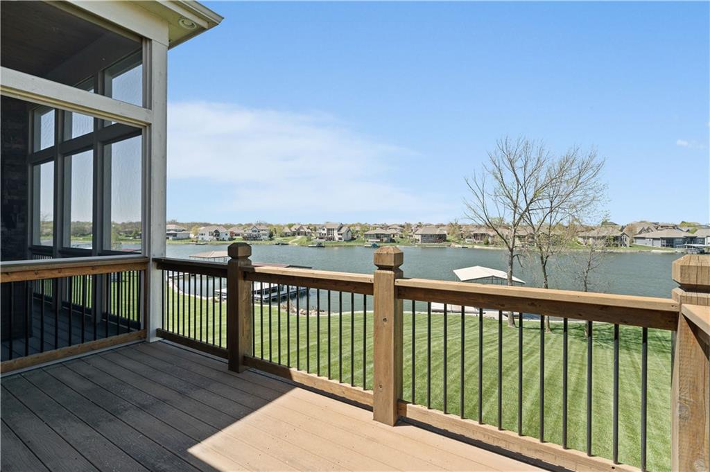 1202 Lakecrest Circle