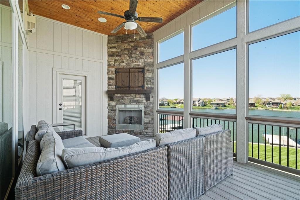 1202 Lakecrest Circle