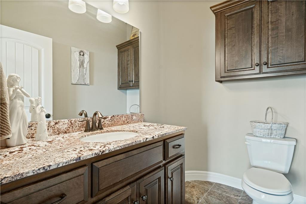 1202 Lakecrest Circle